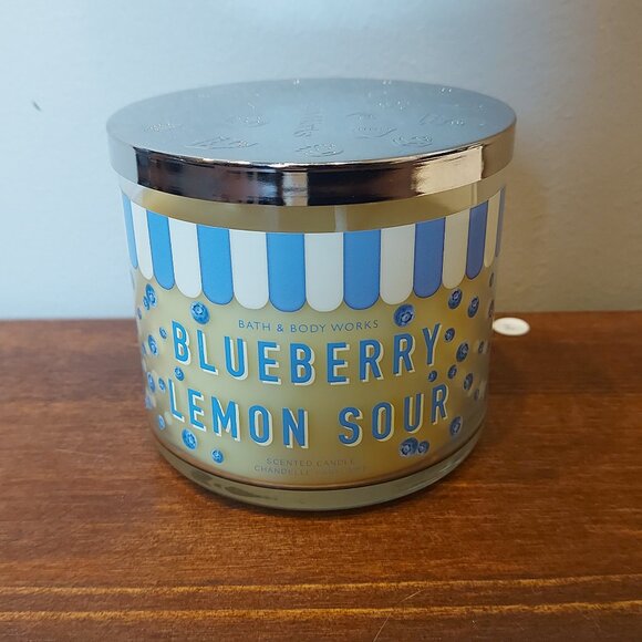 Bath & Body Works Blueberry Lemon Sour Candle - Picture 1 of 3